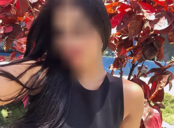 Amber, 27
