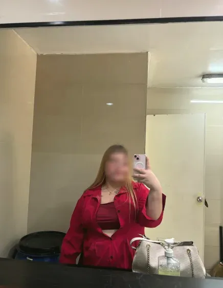 Isabella, 26