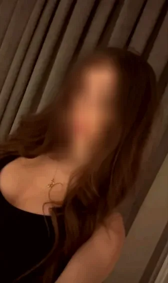 Isabella, 28