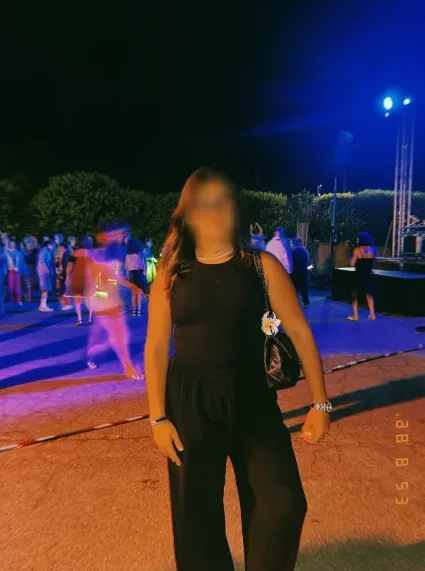 Laura, 18