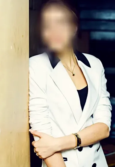 Suzanne, 30