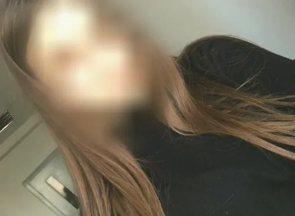 Zeynep, 24
